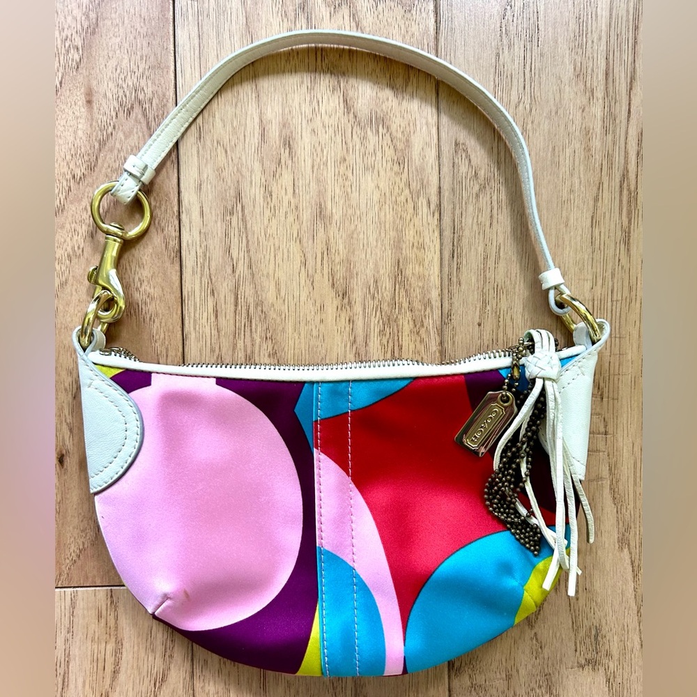 Vintage Coach Pink and Red Shoulder Bag 
10 Inches Wide 
6 Inches tall